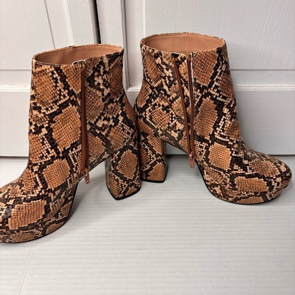 STEVE MADDEN Grate Platform Bootie Size 8 - Picture 6 of 13